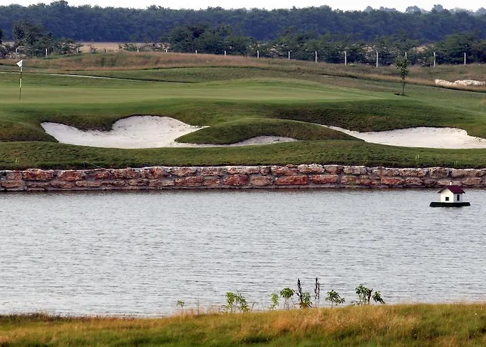 Lighthouse Golf Complex&villas